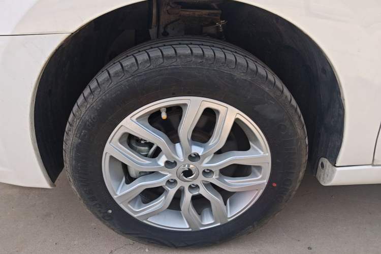 Used Dongfeng Junfeng E11K 2019 Standard Model Exterior 4