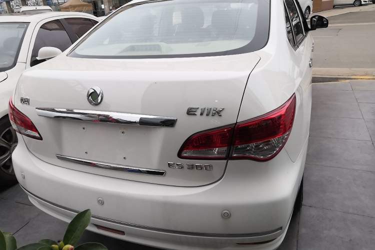 Used Dongfeng Junfeng E11K 2019 ES360 Battery-Swap Version 46.7 kWh Exterior 4