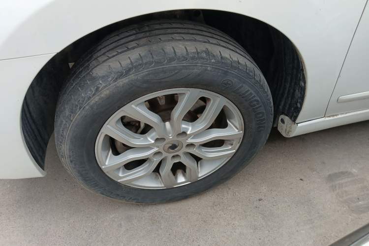 Used Dongfeng Junfeng E11K 2019 Standard Model Exterior 4