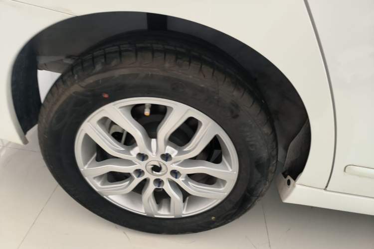 Used Dongfeng Junfeng E11K 2019 Standard Model Exterior 5