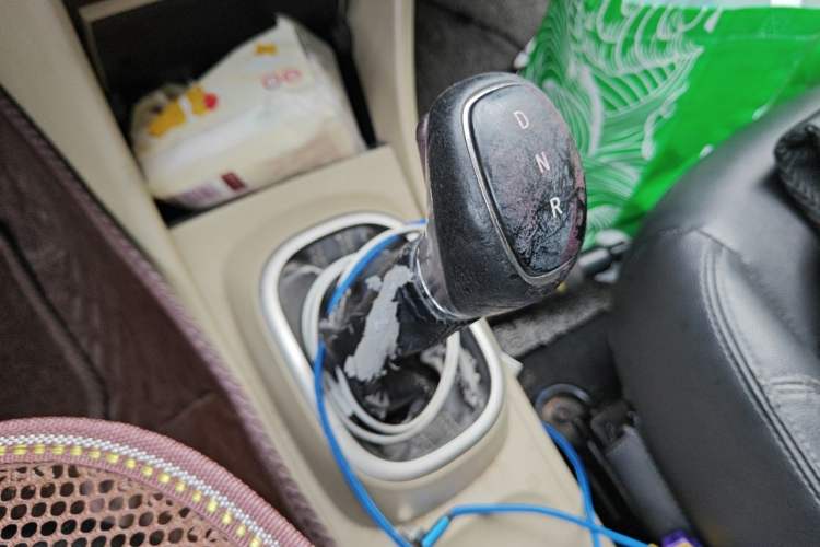 Used Dongfeng Junfeng E11K 2019 ES360 Battery-Swap Version 46.7 kWh Gear Lever