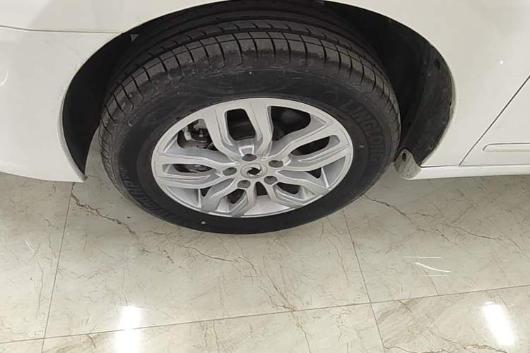 Used Dongfeng Junfeng E11K 2019 Standard Model Left Front Wheel Hub