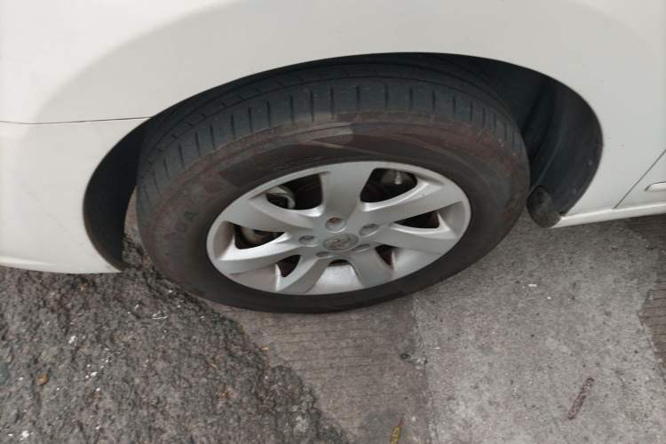 Used Dongfeng Junfeng E11K 2019 Standard Model Left Front Wheel Hub