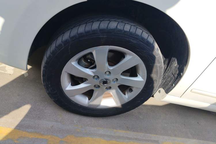 Used Dongfeng Junfeng E11K 2019 Standard Model Left Front Wheel Hub