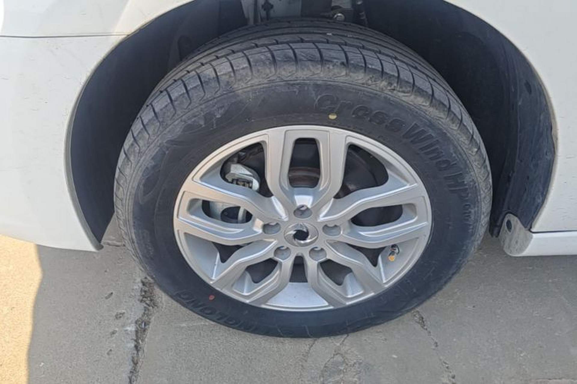 Used Dongfeng Junfeng E11K 2019 Standard Model Left Front Wheel Hub