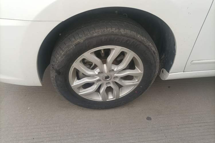 Used Dongfeng Junfeng E11K 2019 Standard Model Left Front Wheel Hub