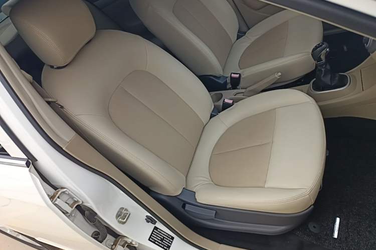 Used Dongfeng Junfeng E11K 2019 Standard Model Right Front Seat