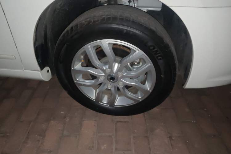 Used Dongfeng Junfeng E11K 2019 ES360 Battery-Swap Version 46.7 kWh Right Front Wheel Hub