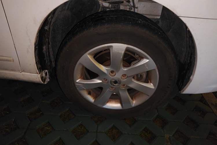 Used Dongfeng Junfeng E11K 2019 Standard Model Right Front Wheel Hub