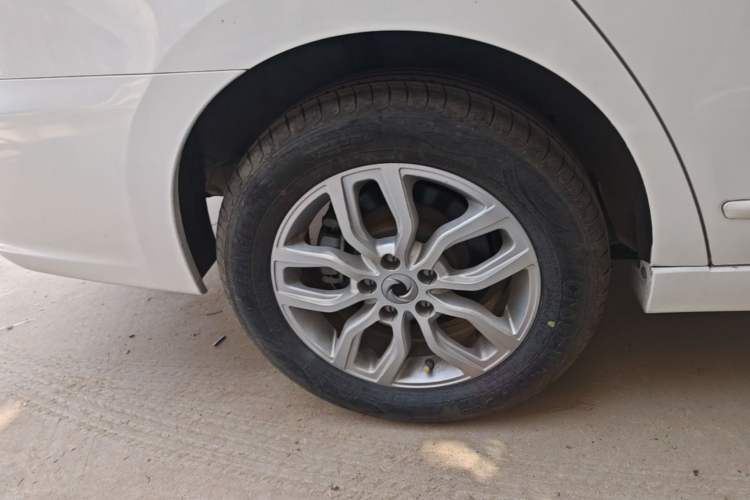 Used Dongfeng Junfeng E11K 2019 Standard Model Right Rear Wheel Hub