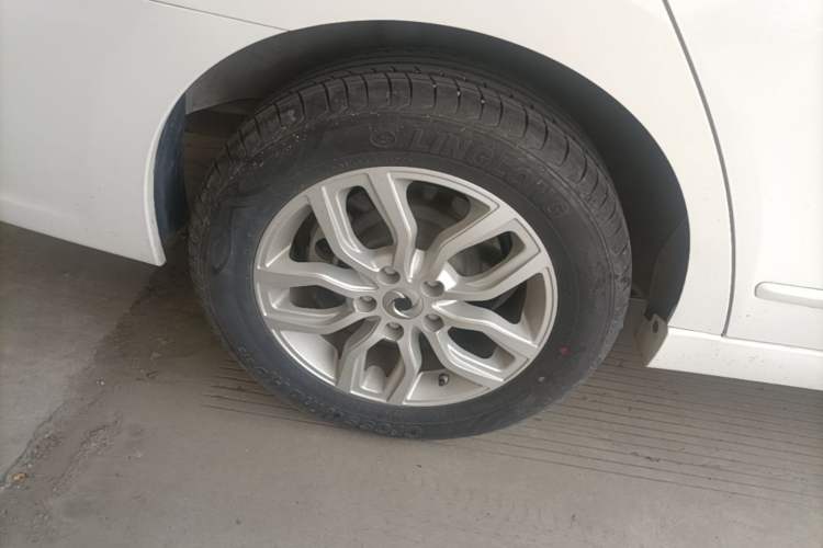 Used Dongfeng Junfeng E11K 2019 Standard Model Right Rear Wheel Hub