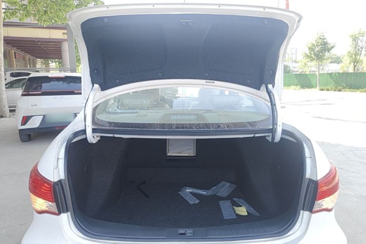 Used Dongfeng Junfeng E11K 2019 Standard Model Trunk