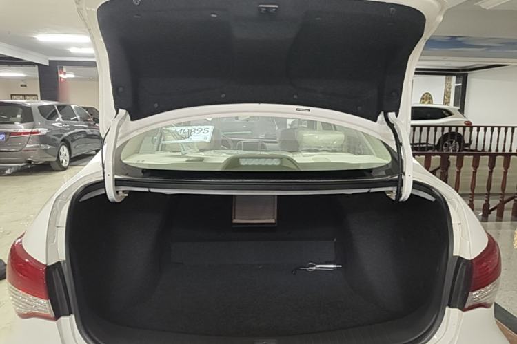 Used Dongfeng Junfeng E11K 2019 Standard Model Trunk
