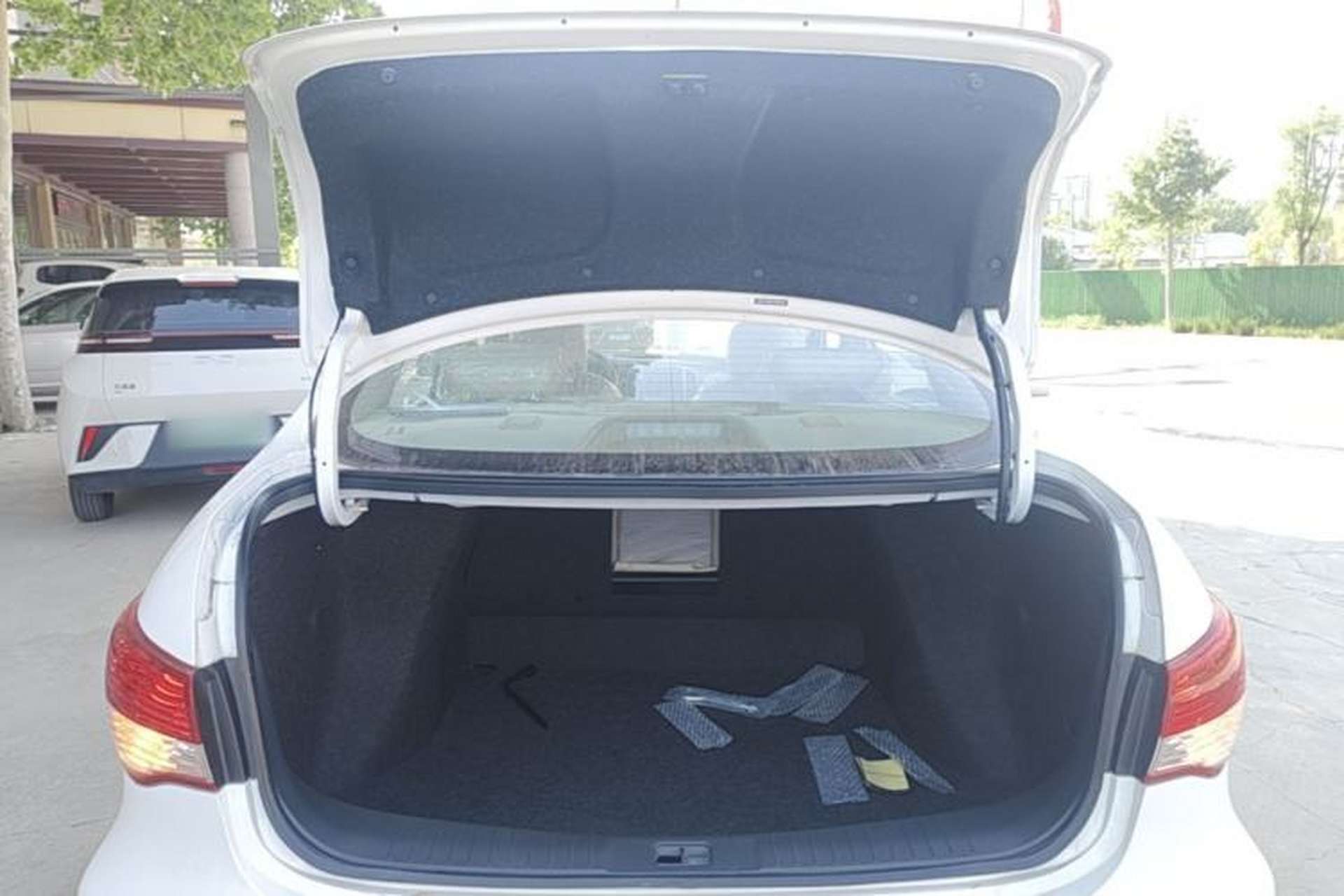 Used Dongfeng Junfeng E11K 2019 Standard Model Trunk
