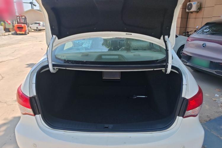 Used Dongfeng Junfeng E11K 2019 Standard Model Trunk