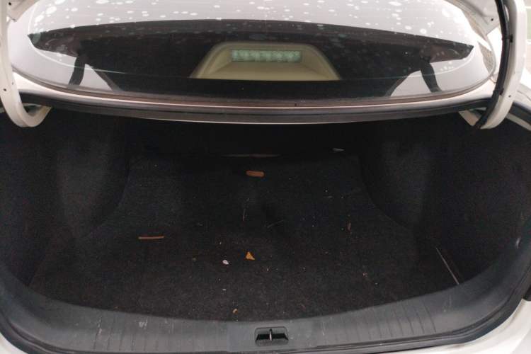 Used Dongfeng Junfeng E11K 2019 Standard Model Trunk