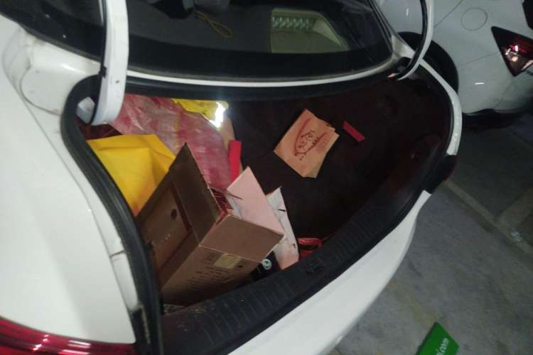Used Dongfeng Junfeng E11K 2019 Standard Model Trunk