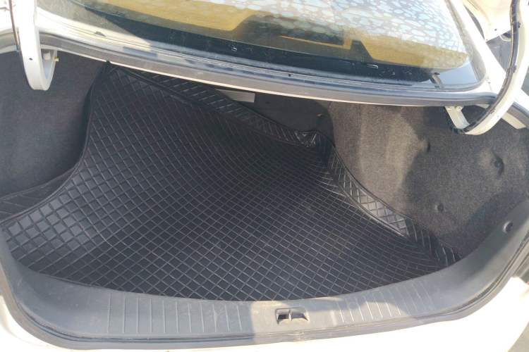 Used Dongfeng Junfeng E11K 2019 Standard Model Trunk