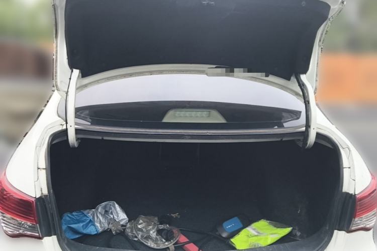 Used Dongfeng Junfeng E11K 2019 Standard Model Trunk