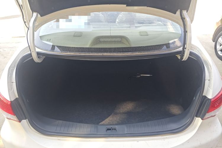 Used Dongfeng Junfeng E11K 2019 Standard Model Trunk