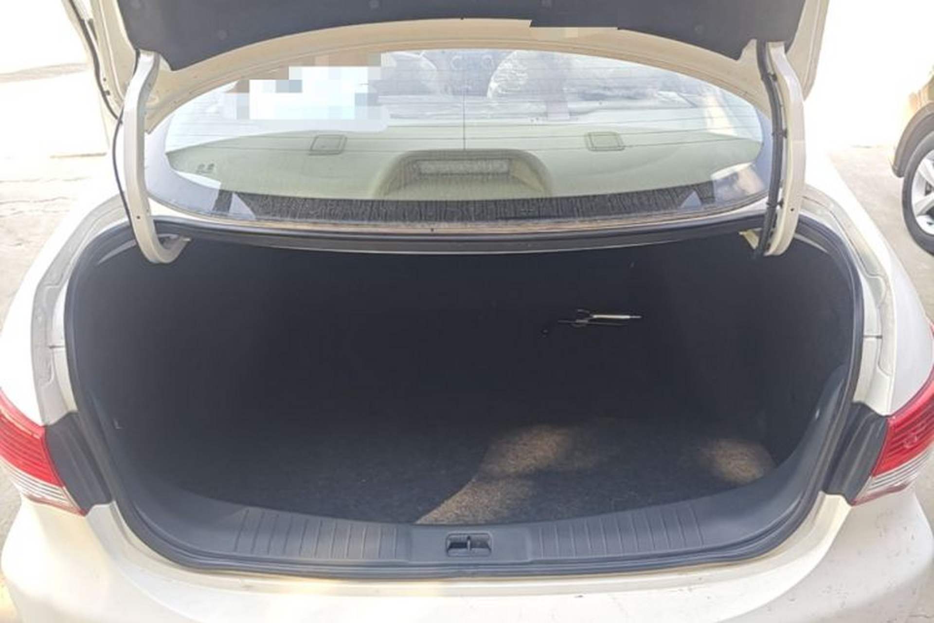 Used Dongfeng Junfeng E11K 2019 Standard Model Trunk