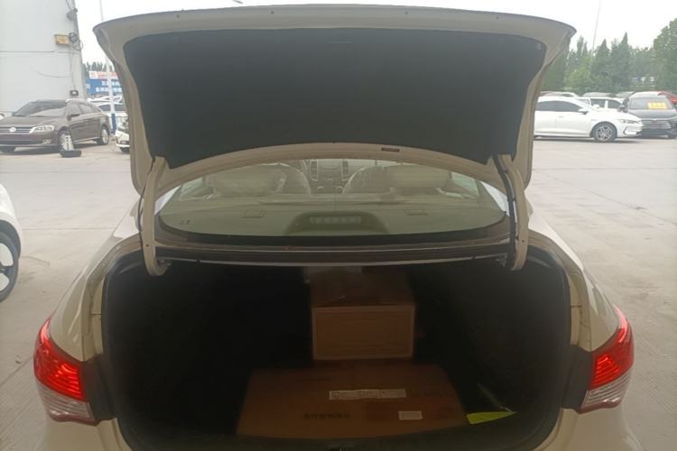 Used Dongfeng Junfeng E11K 2019 Standard Model Trunk