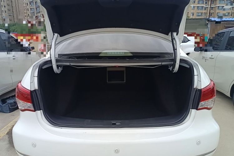 Used Dongfeng Junfeng E11K 2019 Standard Model Trunk