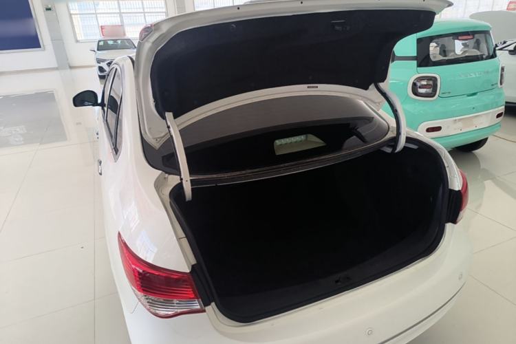 Used Dongfeng Junfeng E11K 2019 Standard Model Trunk