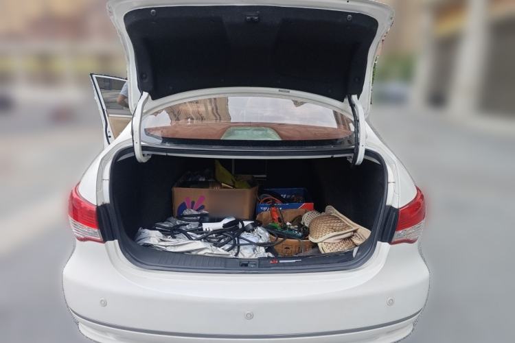 Used Dongfeng Junfeng E11K 2019 Standard Model Trunk