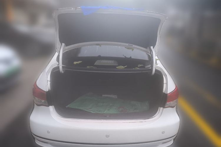Used Dongfeng Junfeng E11K 2019 Standard Model Trunk
