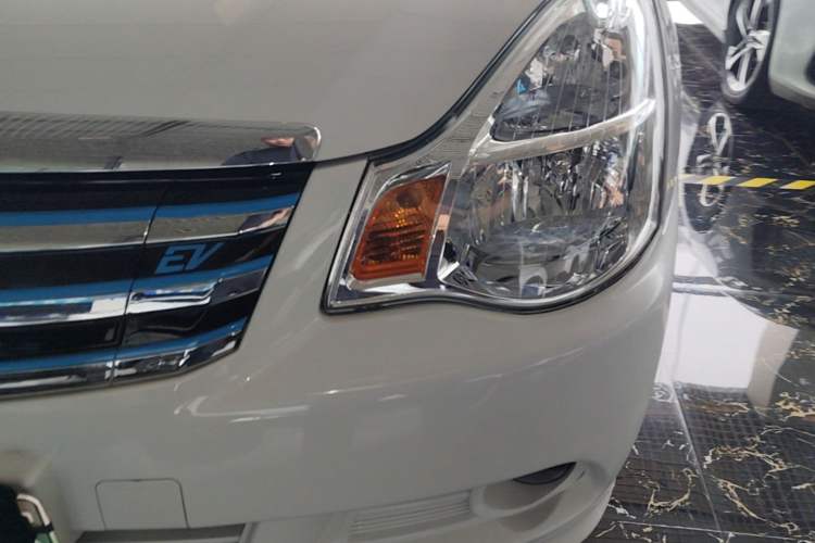 Used Dongfeng Junfeng E11K 2021 60.43 kWh Battery-Swap Version Left Front Headlight