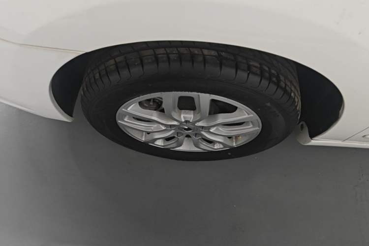 Used Dongfeng Junfeng E11K 2021 60.43 kWh Battery-Swap Version Left Front Wheel Hub