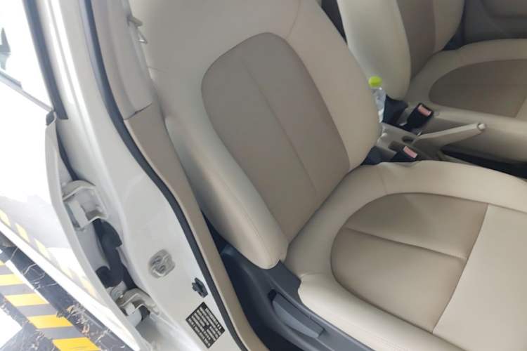 Used Dongfeng Junfeng E11K 2021 60.43 kWh Battery-Swap Version Right Front Seat