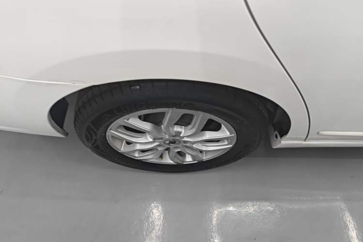 Used Dongfeng Junfeng E11K 2021 60.43 kWh Battery-Swap Version Right Rear Wheel Hub