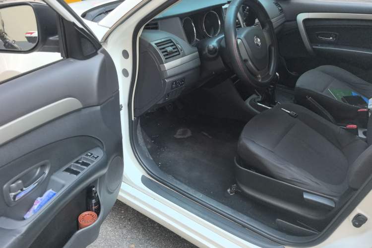 Used Dongfeng Junfeng E17 2018 Standard Model Interior 3