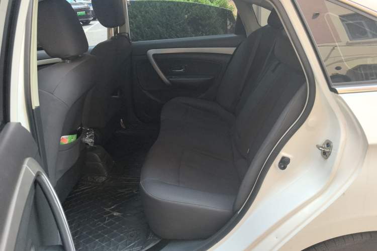 Used Dongfeng Junfeng E17 2018 Standard Model Interior 4