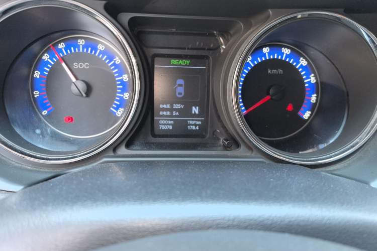 Used Dongfeng Junfeng E17 2018 Standard Model Odometer Close Up