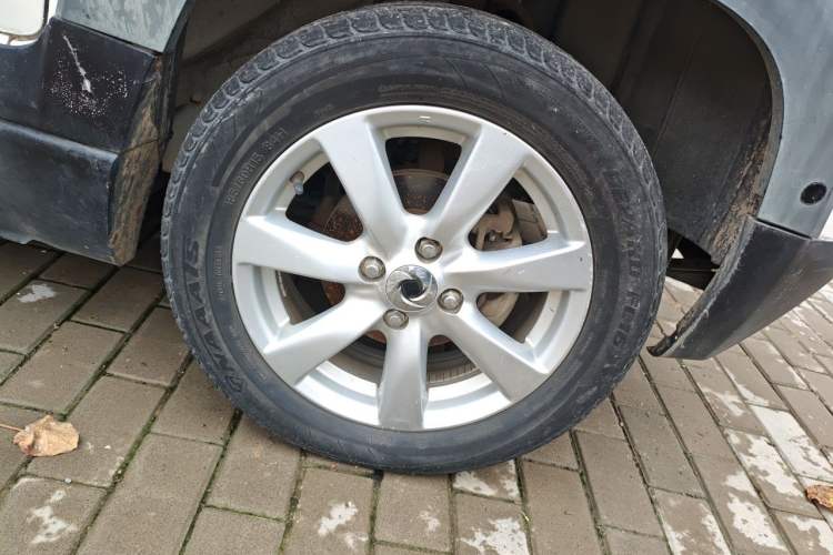 Used Dongfeng Junfeng ER30  Right Front Wheel Hub