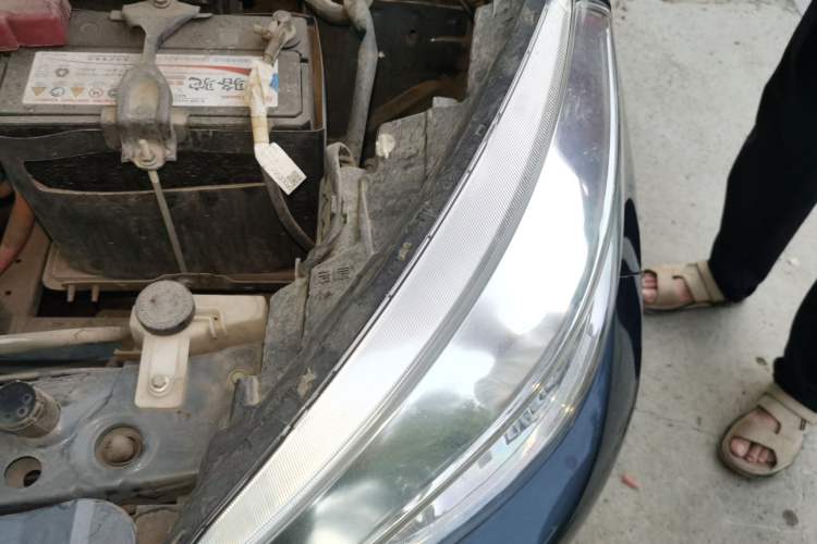Used Dongfeng Junfeng ER30 2018 Base Model Engine Bay Left