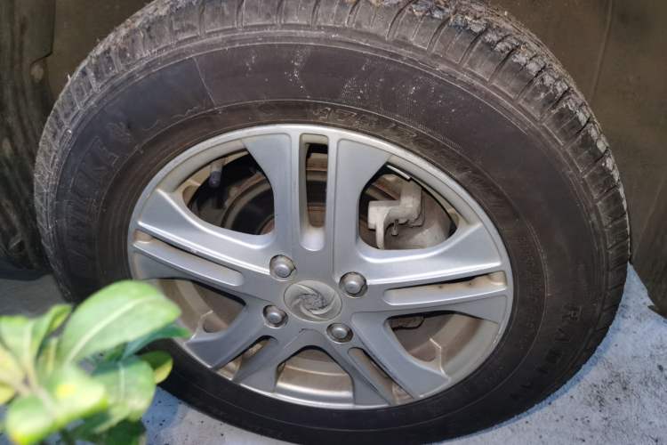 Used Dongfeng Junfeng ER30 2018 Base Model Right Front Wheel Hub