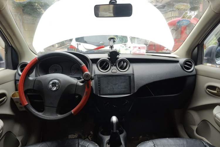 Used Dongfeng Junfeng ER30 2018 Base Model Center Console