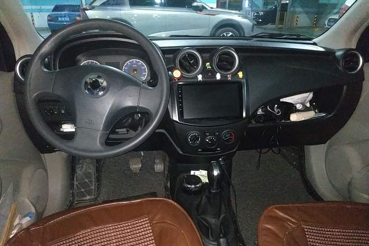 Used Dongfeng Junfeng ER30 2018 Base Model Center Console