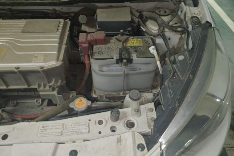 Used Dongfeng Junfeng ER30 2018 Base Model Engine Bay Left
