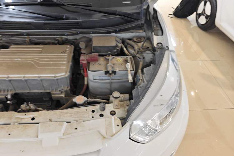 Used Dongfeng Junfeng ER30 2018 Base Model Engine Bay Left