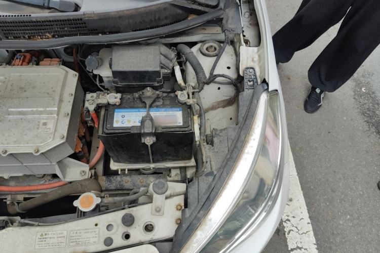 Used Dongfeng Junfeng ER30 2018 Base Model Engine Bay Left