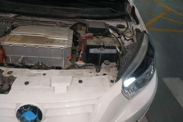Used Dongfeng Junfeng ER30 2018 Base Model Engine Bay Left