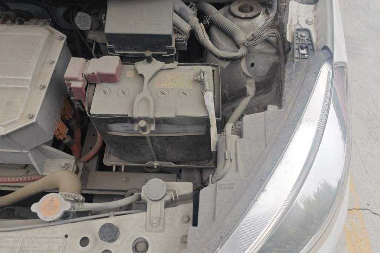 Used Dongfeng Junfeng ER30 2018 Base Model Engine Bay Left