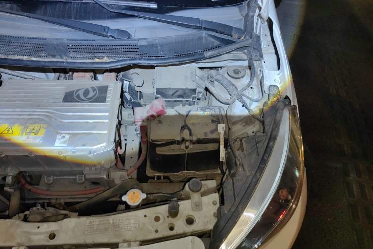 Used Dongfeng Junfeng ER30 2018 Base Model Engine Bay Left