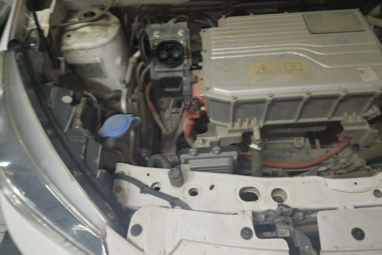 Used Dongfeng Junfeng ER30 2018 Base Model Engine Bay Right