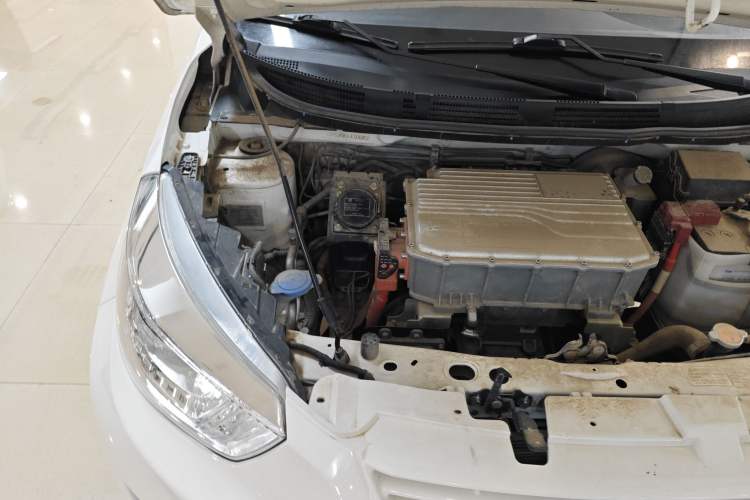 Used Dongfeng Junfeng ER30 2018 Base Model Engine Bay Right